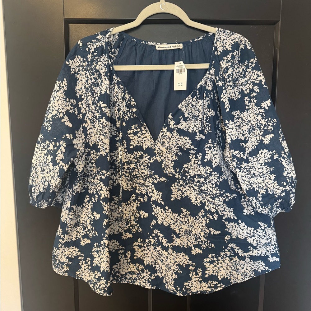 Abercrombie & Fitch Navy Blue and White Floral V-Neck Blouse